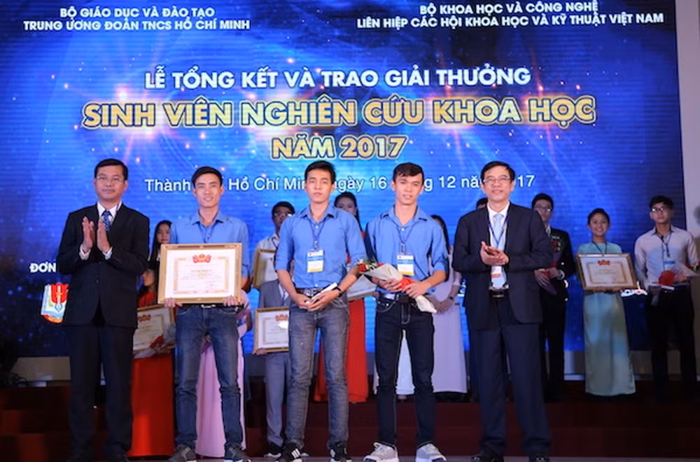 越南启动“2018年大学生科研奖” ảnh 1