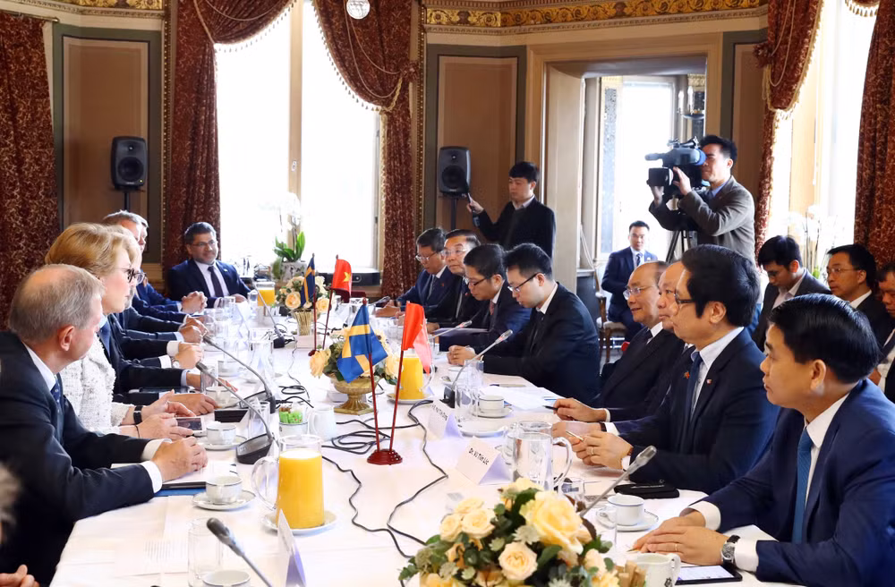 越南政府总理阮春福会见瑞典一流企业领导 ảnh 1 越南政府总理阮春福会见瑞典一流企业领导 ảnh 1