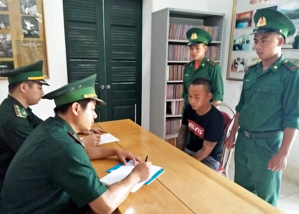 莱州省边防在越中边境破获一起人口贩卖案 抓获 4名犯罪嫌疑人 ảnh 1