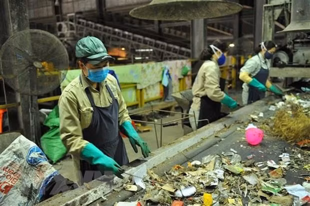 促进东南亚地区城市郊区和中小城市固体垃圾的管理 ảnh 1