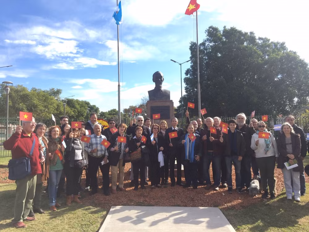 胡志明主席诞辰129周年:阿根廷人民缅怀胡志明主席 ảnh 1 胡志明主席诞辰129周年:阿根廷人民缅怀胡志明主席 ảnh 1