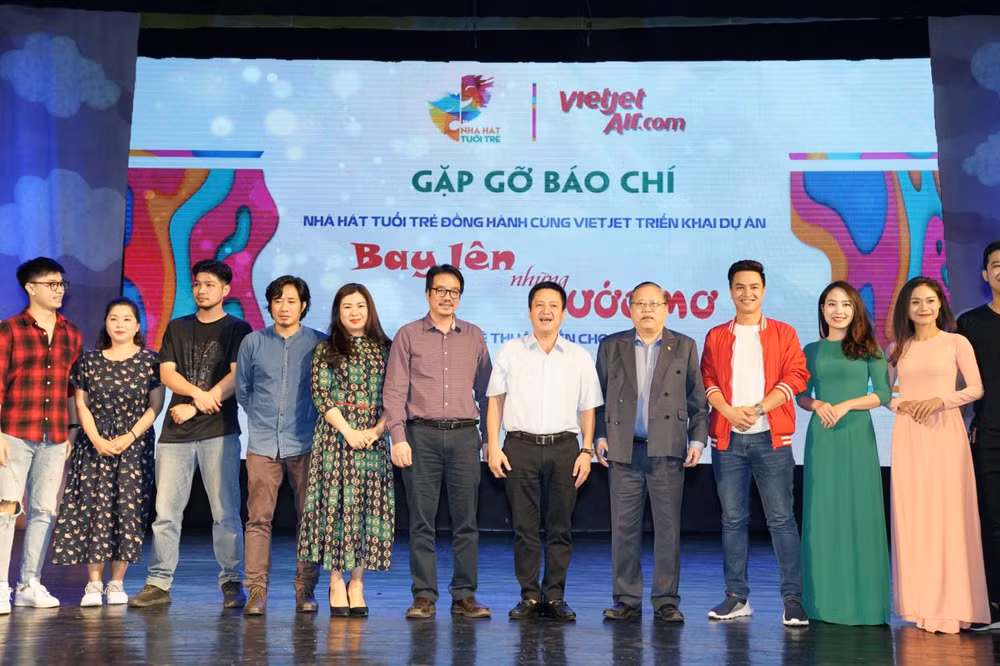 越捷举行“放飞梦想”活动 培养儿童对戏剧艺术的兴趣爱好 ảnh 2