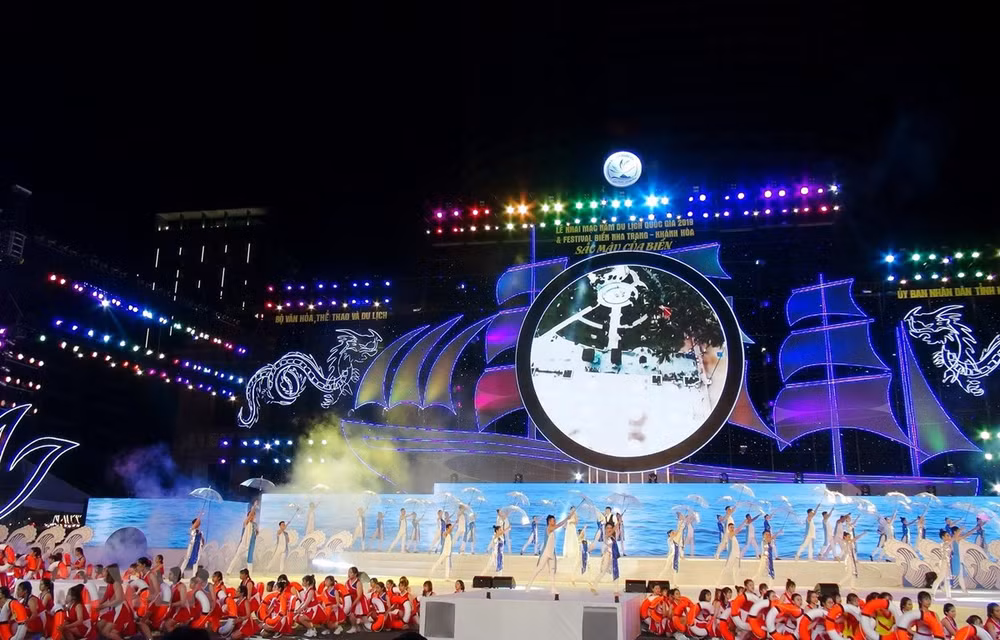 2019年国家旅游年和第九届庆和省芽庄海洋节开幕 ảnh 1
