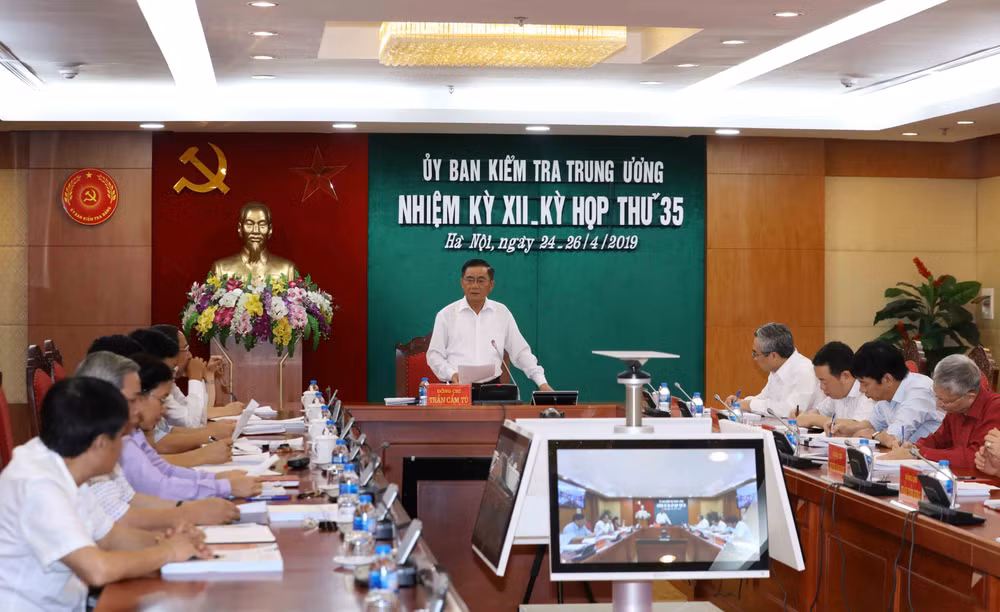 越共中央检查委员会第35次会议:交通运输部党组严重违反民族集中制原则和工作规则 ảnh 1 越共中央检查委员会第35次会议:交通运输部党组严重违反民族集中制原则和工作规则 ảnh 1