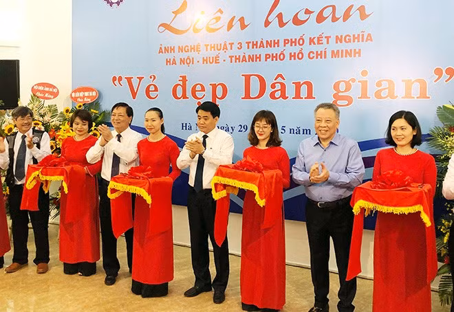 北中南三个地区摄影艺术节在河内举行 ảnh 1 北中南三个地区摄影艺术节在河内举行 ảnh 1