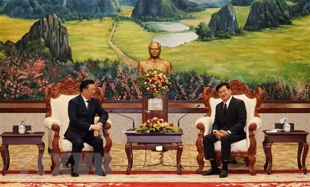 老挝领导高度评价河内与万象之间的密切合作关系 ảnh 1 老挝领导高度评价河内与万象之间的密切合作关系 ảnh 1