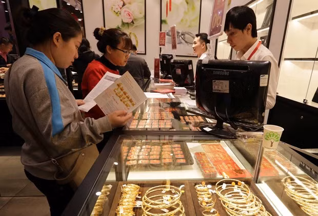 4月1日上午越南国内黄金价格上涨15万越盾 ảnh 1