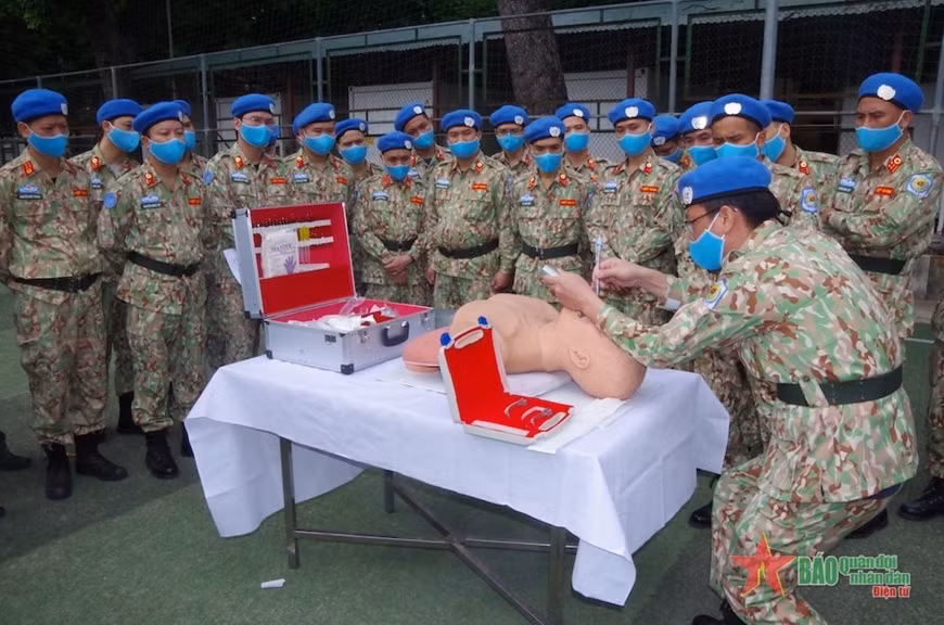 为首批参加联合国维和任务的工兵队出征仪式做好准备 ảnh 1 为首批参加联合国维和任务的工兵队出征仪式做好准备 ảnh 1