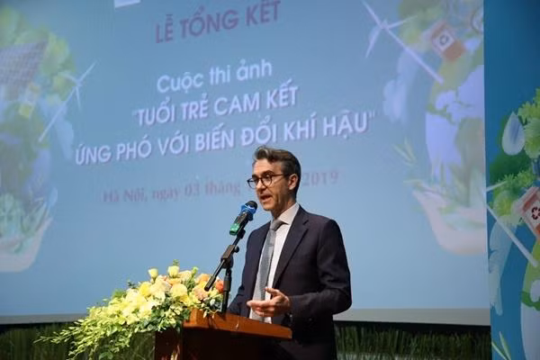 法国大使承诺将与越南一道同行应对气候变化和开展灾后重建 ảnh 2 法国大使承诺将与越南一道同行应对气候变化和开展灾后重建 ảnh 2