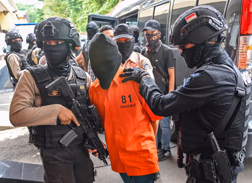 印尼警方挫败一起针对首都雅加达各购物中心的炸弹袭击阴谋 ảnh 2 印尼警方挫败一起针对首都雅加达各购物中心的炸弹袭击阴谋 ảnh 2