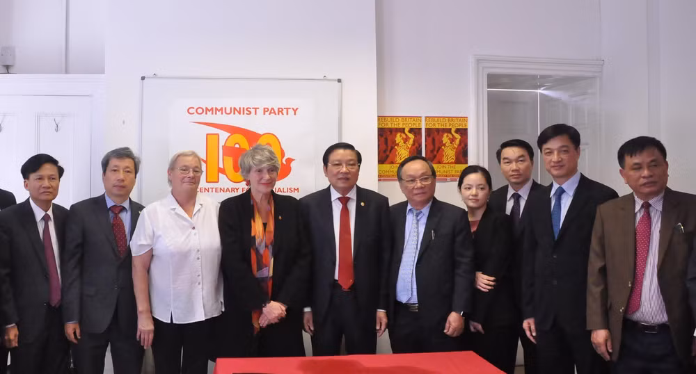 越南共产党代表团访问大不列颠及北爱尔兰联合王国 ảnh 3 越南共产党代表团访问大不列颠及北爱尔兰联合王国 ảnh 3
