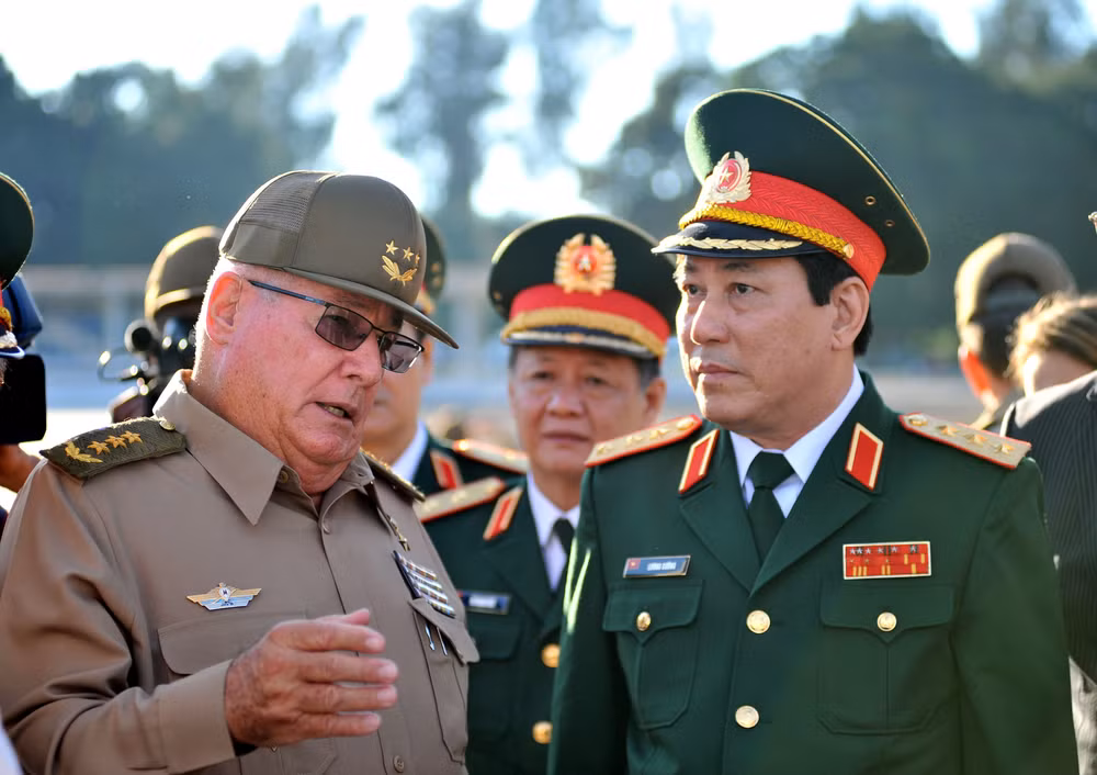 加强越南与古巴两党、两国政府和武装力量的合作 ảnh 1 加强越南与古巴两党、两国政府和武装力量的合作 ảnh 1
