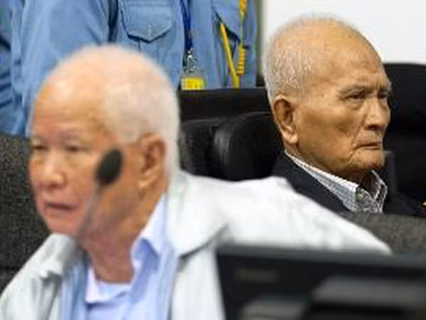 柬埔寨特别法庭判处红色高棉前两名领导人犯有种族灭绝罪 ảnh 1