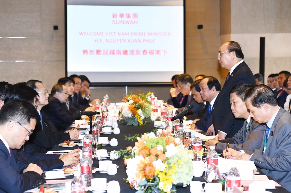 阮春福与中国各家一流集团领导举行座谈 ảnh 1 阮春福与中国各家一流集团领导举行座谈 ảnh 1