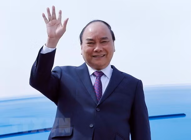 越南政府总理阮春福抵达上海 开始出席中国国际进口博览会之行 ảnh 1