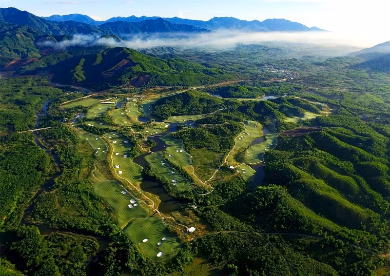 越南连续两年荣获“亚洲最佳高尔夫球胜地”奖 ảnh 1 越南连续两年荣获“亚洲最佳高尔夫球胜地”奖 ảnh 1