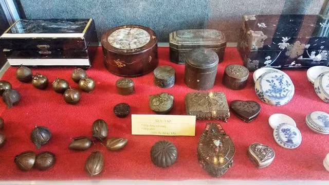 九龙江三角洲各民族服装和首饰专题展 ảnh 1 九龙江三角洲各民族服装和首饰专题展 ảnh 1