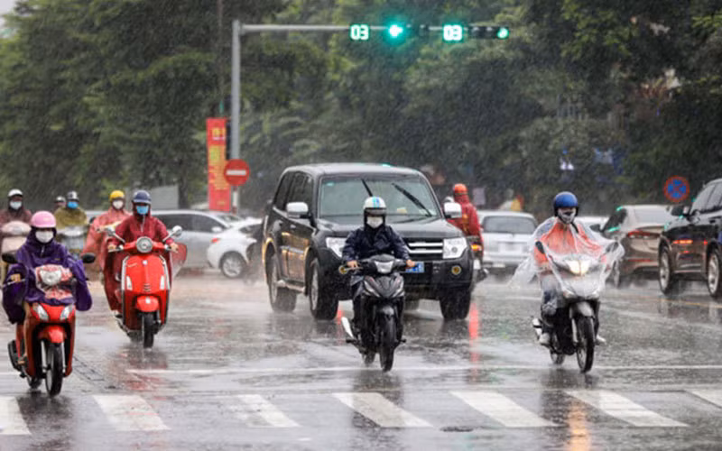 河内大雨导致多条街道淹水严重 ảnh 2 河内大雨导致多条街道淹水严重 ảnh 2