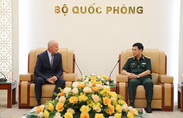 越南国防部长潘文江会见俄罗斯药材和精油研究院科学家和领导 ảnh 1 越南国防部长潘文江会见俄罗斯药材和精油研究院科学家和领导 ảnh 1