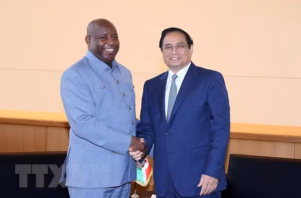 越南政府总理范明政会见布隆迪总统埃瓦里斯特·恩达伊施米耶 ảnh 1 越南政府总理范明政会见布隆迪总统埃瓦里斯特·恩达伊施米耶 ảnh 1