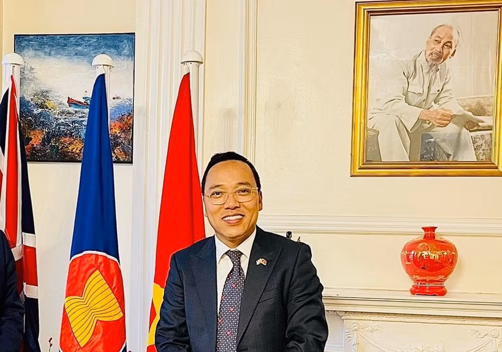 越英建交50周年:主动进一步推动和深化两国战略伙伴关系 ảnh 1 越英建交50周年:主动进一步推动和深化两国战略伙伴关系 ảnh 1