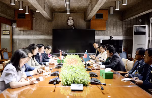 越南国会秘书长裴文强与孟加拉国国民议会秘书长萨拉姆举行座谈 ảnh 1