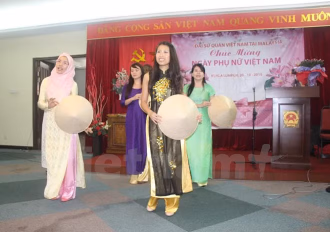 马来西亚越南妇女俱乐部举行越南妇女日庆祝活动 ảnh 1 马来西亚越南妇女俱乐部举行越南妇女日庆祝活动 ảnh 1