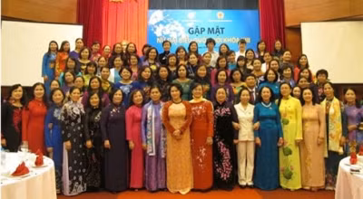 第十三届国会女性代表见面会在河内举行 ảnh 1 第十三届国会女性代表见面会在河内举行 ảnh 1