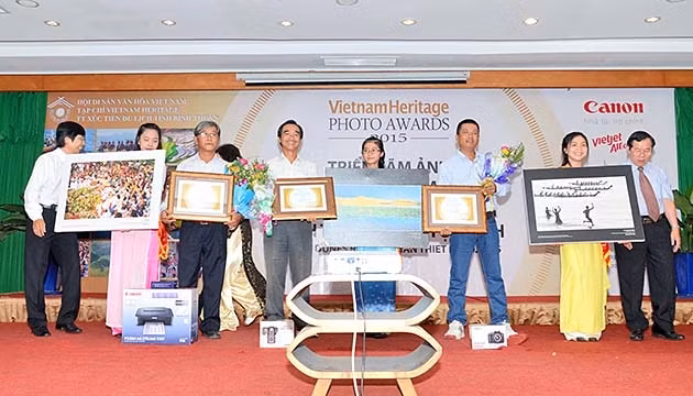 2015年越南遗产图片展在平顺省举行 ảnh 1 2015年越南遗产图片展在平顺省举行 ảnh 1