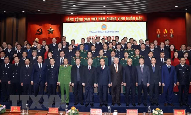 政府总理阮春福:力争将法院建设成为“保护正义的城堡” ảnh 3 政府总理阮春福:力争将法院建设成为“保护正义的城堡” ảnh 3