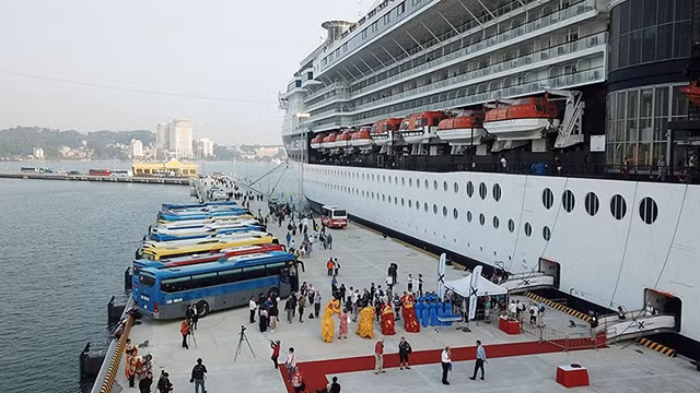 越南旅游业渡过时艰、探索挑战中的机会 ảnh 1 越南旅游业渡过时艰、探索挑战中的机会 ảnh 1
