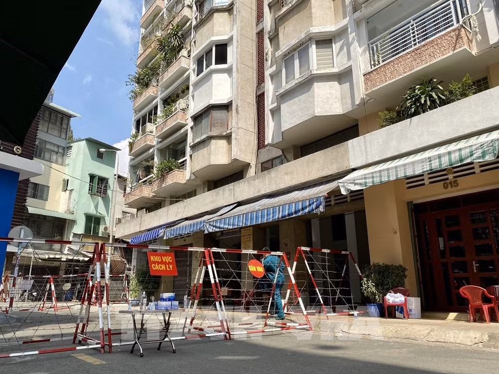 胡志明市找到同第1440例和第1451例非法入境的男子 ảnh 1 胡志明市找到同第1440例和第1451例非法入境的男子 ảnh 1