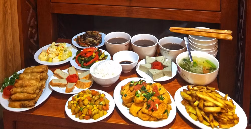 农历七月素食市场迎来生意火爆的高峰期 ảnh 1