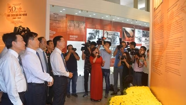 胡志明主席遗嘱执行50周年专题展在河内举行 ảnh 1 胡志明主席遗嘱执行50周年专题展在河内举行 ảnh 1
