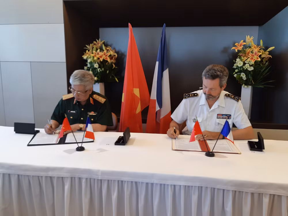 大力推动越法防务合作关系务实和有效发展 ảnh 2