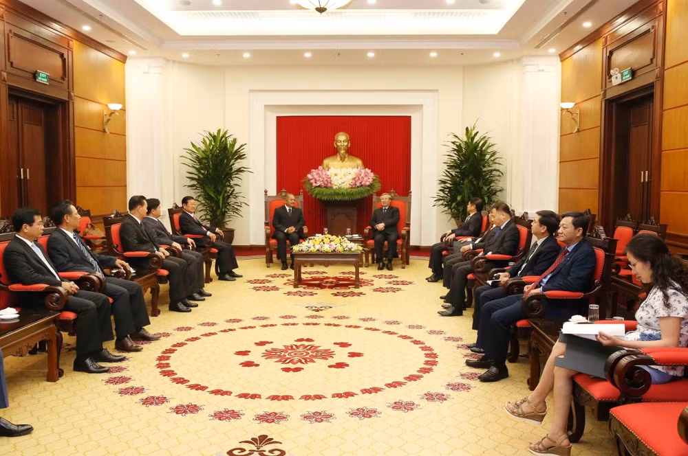 越共书记处常务书记陈国旺会见老挝人民革命党代表团 ảnh 2 越共书记处常务书记陈国旺会见老挝人民革命党代表团 ảnh 2