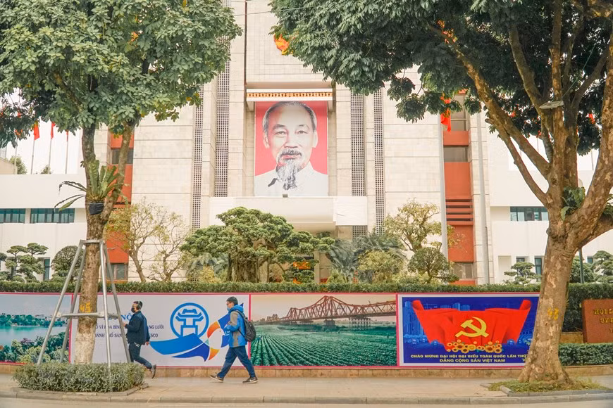 组图：首都河内街道装灯结彩，喜迎越共十三大 ảnh 2