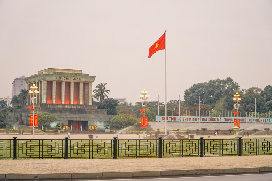 组图：首都河内街道装灯结彩，喜迎越共十三大 ảnh 16