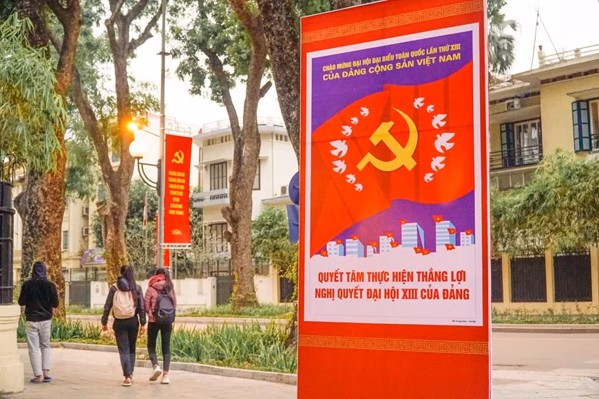 组图：首都河内街道装灯结彩，喜迎越共十三大 ảnh 13