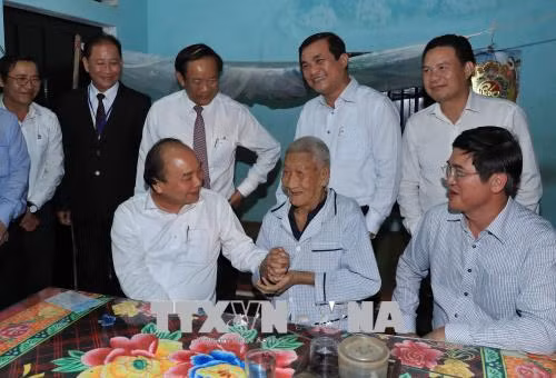 政府总理阮春福:会安需力争成为地区乃至世界一流旅游古城 ảnh 3 政府总理阮春福:会安需力争成为地区乃至世界一流旅游古城 ảnh 3