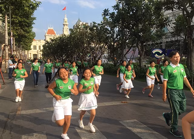 2018年奥林匹克日全民健身跑步活动在河内和胡志明市等地正式启动 ảnh 1 2018年奥林匹克日全民健身跑步活动在河内和胡志明市等地正式启动 ảnh 1