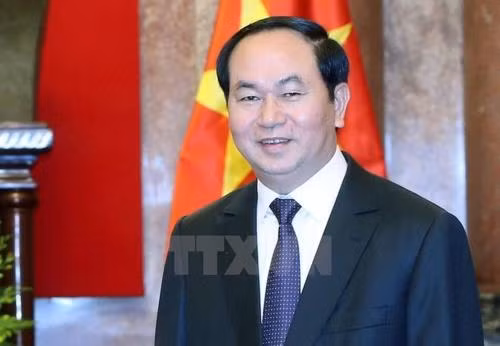 越南国家主席陈大光偕夫人离开河内前往印度进行访问 ảnh 1 越南国家主席陈大光偕夫人离开河内前往印度进行访问 ảnh 1