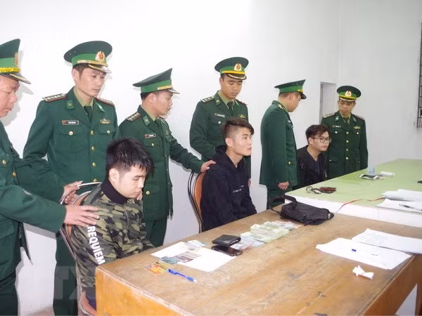 伪造银行卡盗取他人存款的三名中国籍男子被判刑 ảnh 1 伪造银行卡盗取他人存款的三名中国籍男子被判刑 ảnh 1
