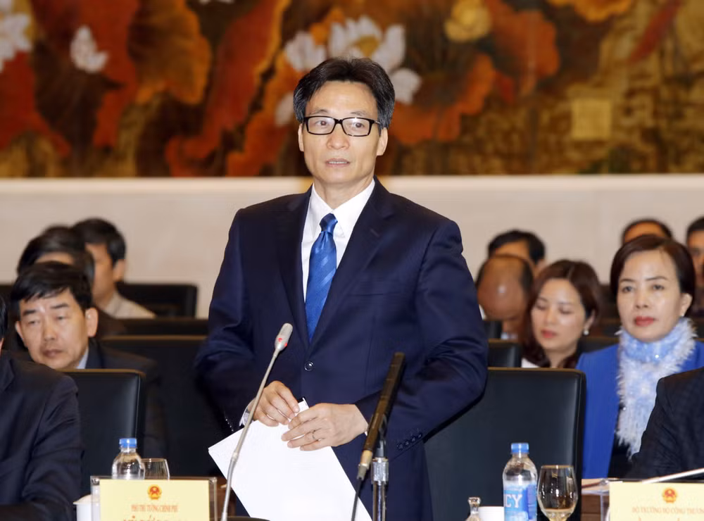 国会常委会第22次会议：科技部长周玉英就科技应用问题答复国会代表质询 ảnh 2