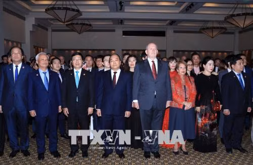 阮春福和澳大利亚总督科斯格罗夫出席庆祝越澳建交45周年招待会 ảnh 1 阮春福和澳大利亚总督科斯格罗夫出席庆祝越澳建交45周年招待会 ảnh 1