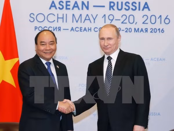 越南政府总理阮春福会见俄罗斯总统普京 ảnh 1