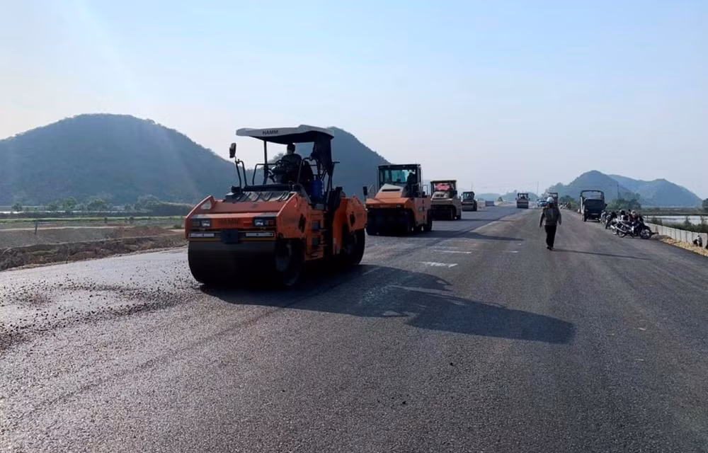承包商多措并举，确保北南高速公路工程各子项目按进度完工 ảnh 1