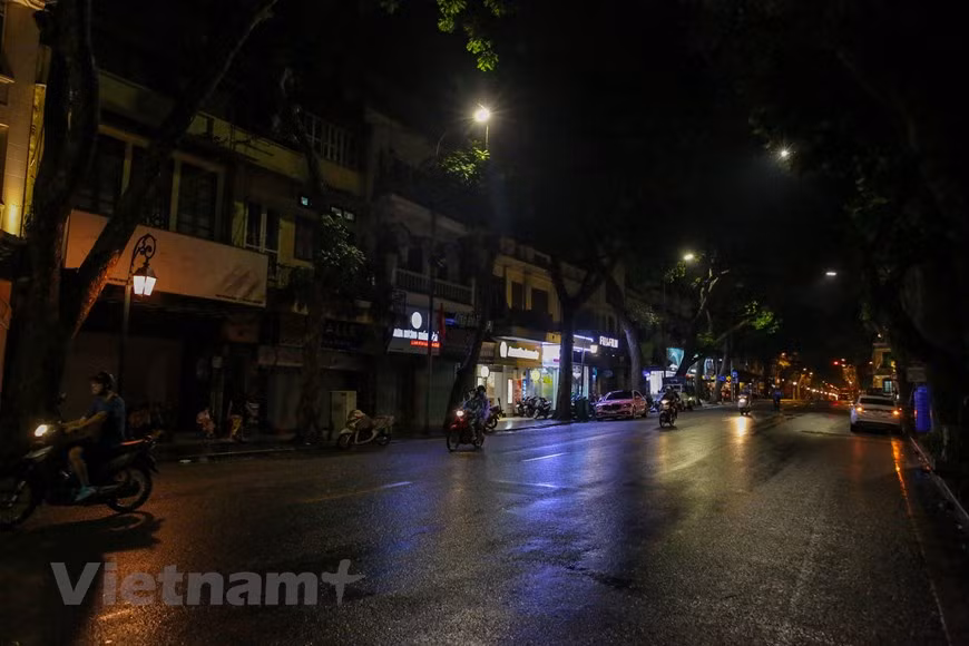 组图：在暂停运营需要发布后周末的还剑湖步行街空间游客寥寥无几 ảnh 10