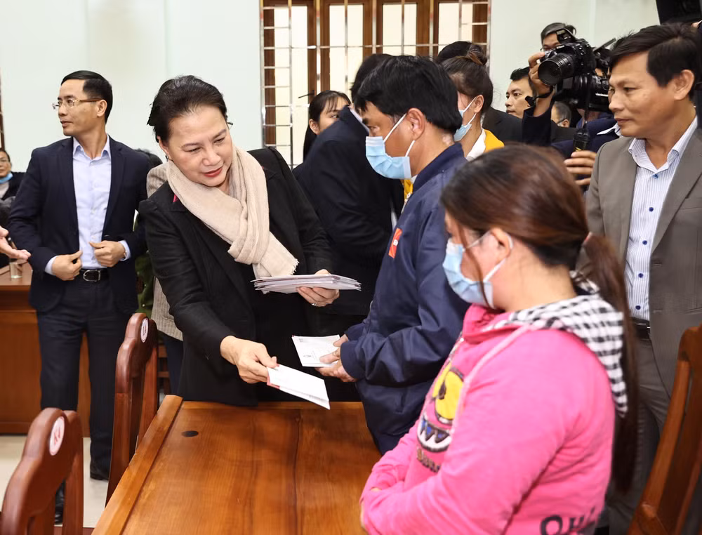 越南国会主席阮氏金银赴广南省考察调研 ảnh 1 越南国会主席阮氏金银赴广南省考察调研 ảnh 1
