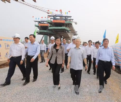 越共中央总书记阮富仲莅临广宁省调研指导工作 ảnh 1 越共中央总书记阮富仲莅临广宁省调研指导工作 ảnh 1